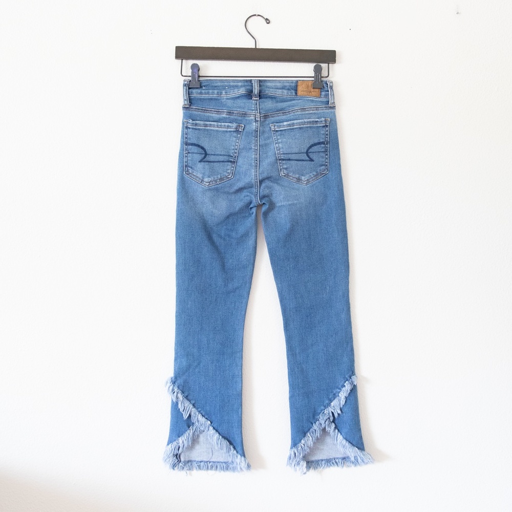 American Eagle Hi-Rise Jegging Crop Frayed Hem
